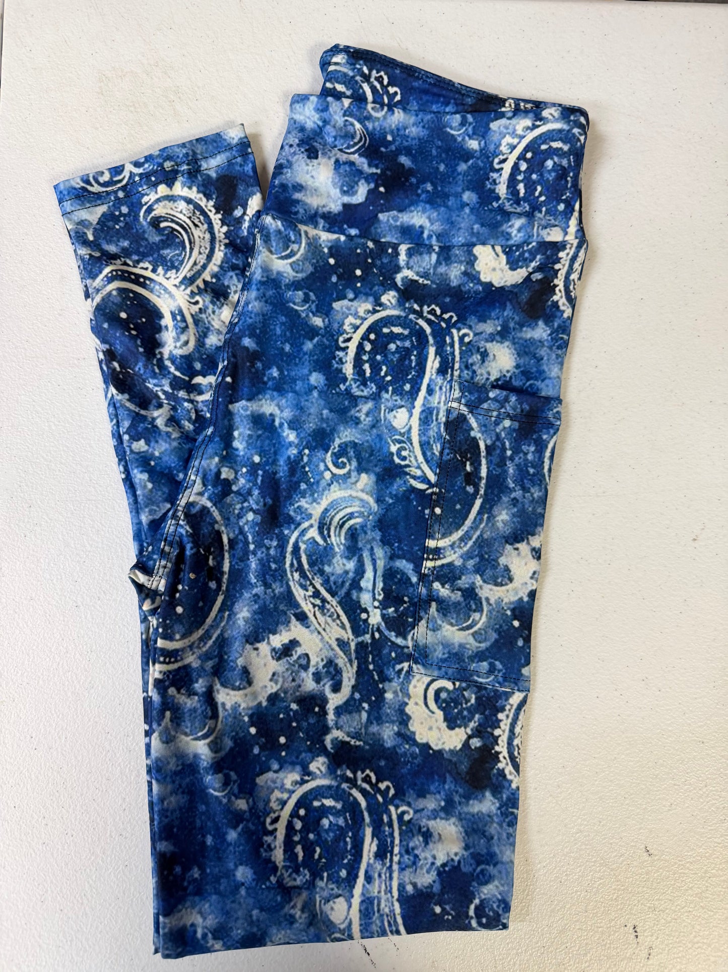 Women's blue paisley leggings with pockets. Ultra-soft stretchy fabric, watercolor paisley print, side pockets. Sizes S/M to 1XL-3XL. Alaska boutique.