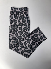  Black Cheetah Capri w/ Pockets